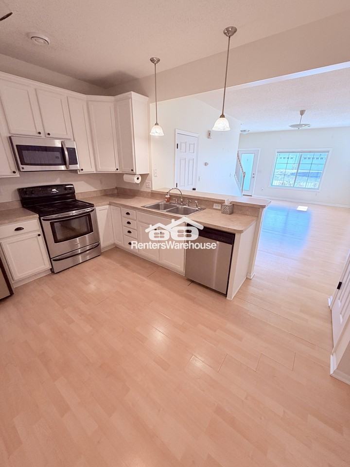 982 Crossing Way - Photo 3 of 17