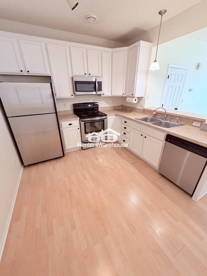 982 Crossing Way - Photo 4 of 17