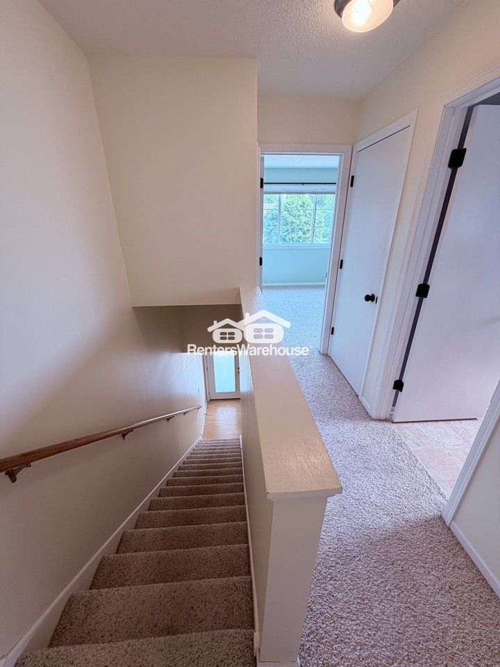 982 Crossing Way - Photo 6 of 17