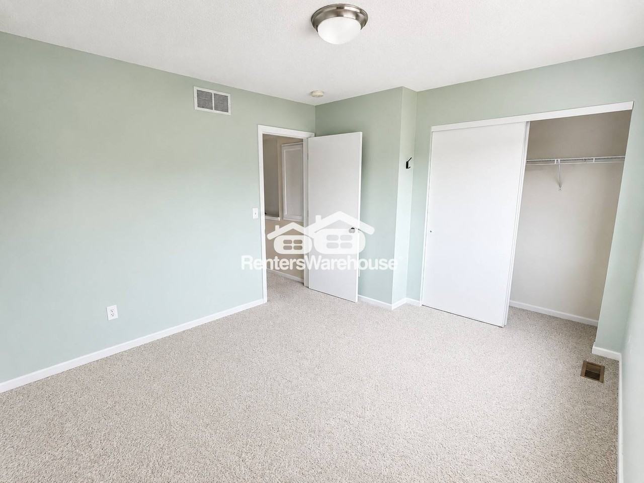 982 Crossing Way - Photo 7 of 17