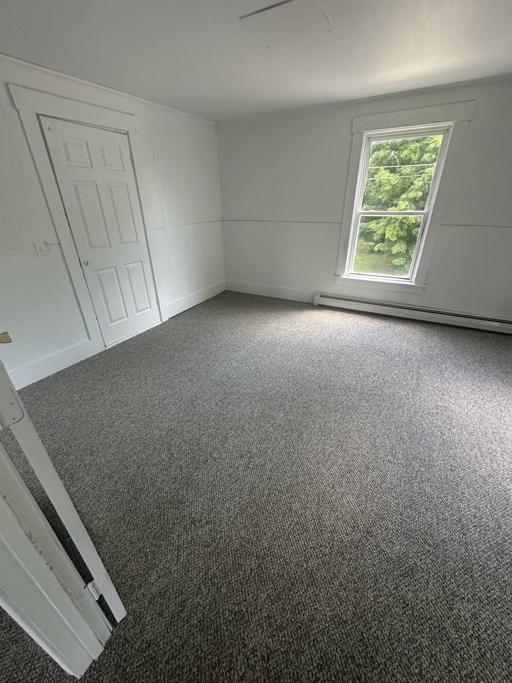 160 Washington St #B - Photo 2 of 5
