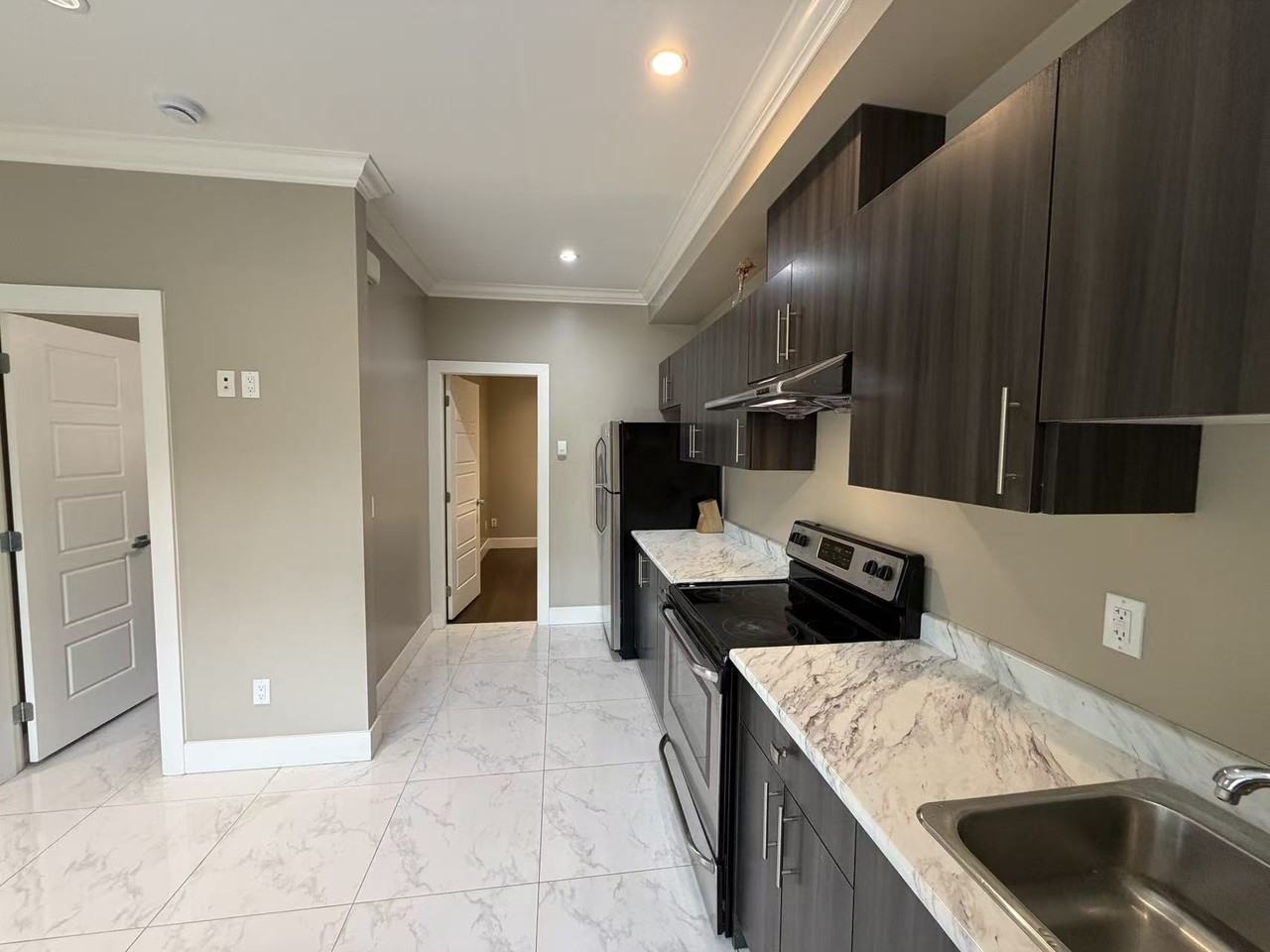 6668 Brantford Avenue - Photo 4 of 11