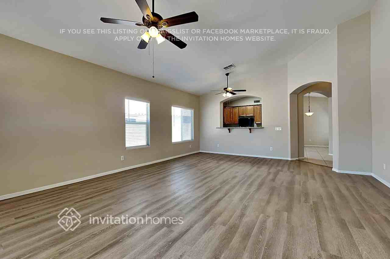 11034 W Granada Rd - Photo 3 of 19