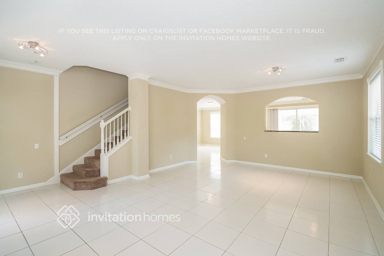 812 Lapoma Way - Photo 3 of 21