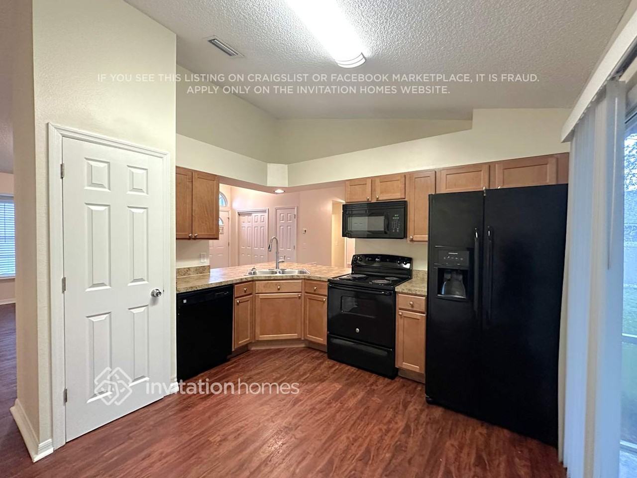 1771 Meredith Ave - Photo 4 of 11