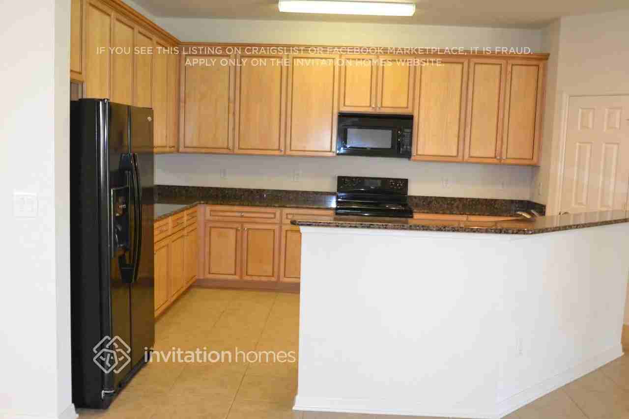 3320 Pino Ave - Photo 4 of 14