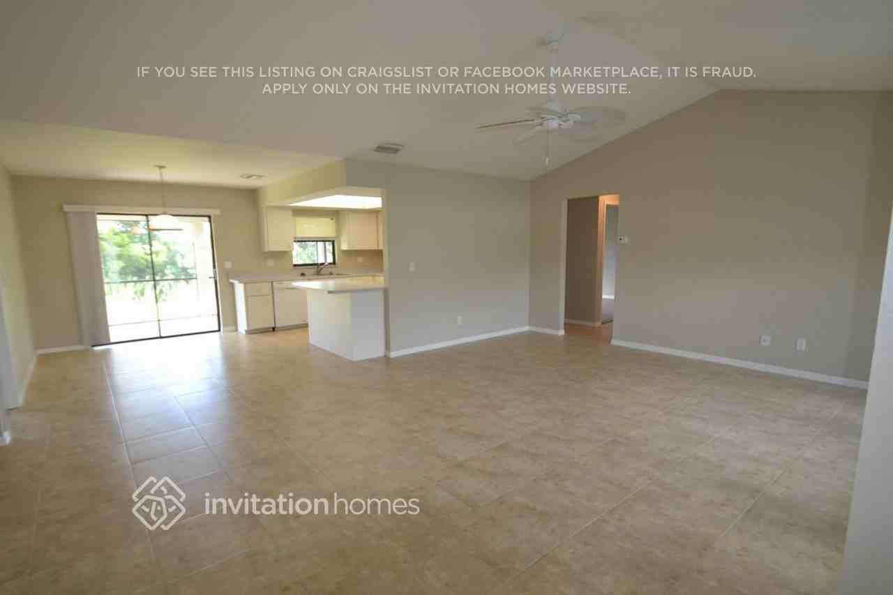 808 Sw 7th Ter - Photo 2 of 7
