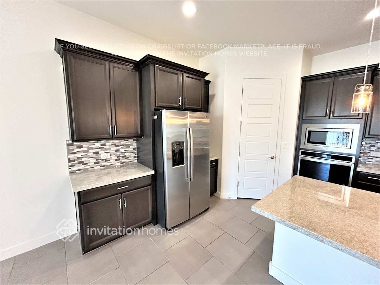 18947 W Oregon Ave - Photo 6 of 25