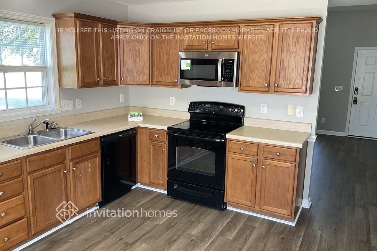 4200 Youngstown Dr - Photo 6 of 20