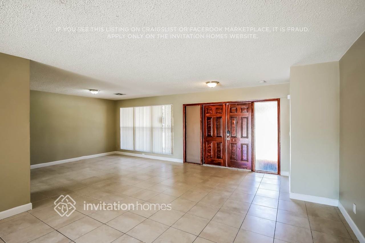 1810 N 47th Ave - Photo 4 of 17