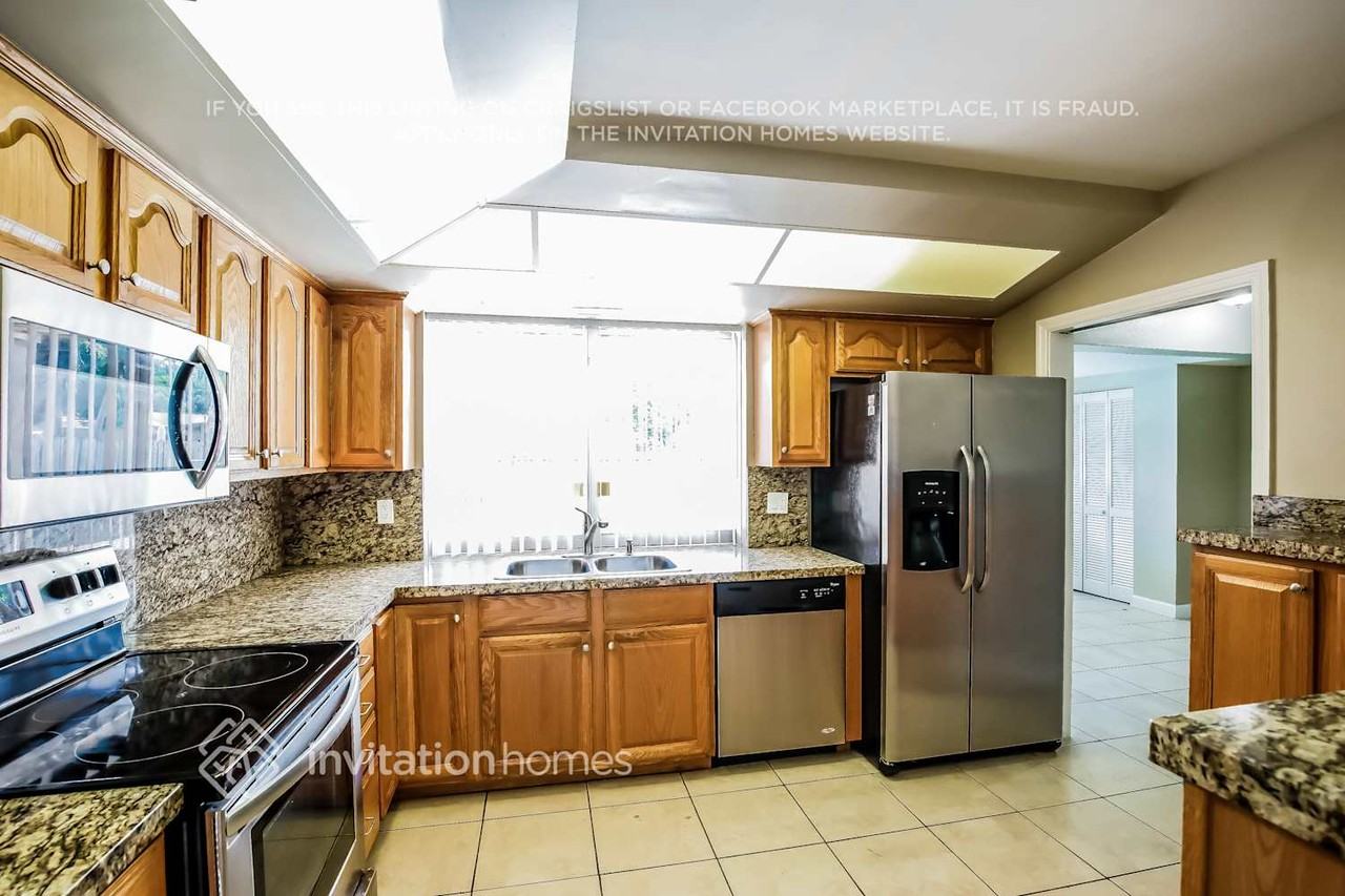 1810 N 47th Ave - Photo 5 of 17