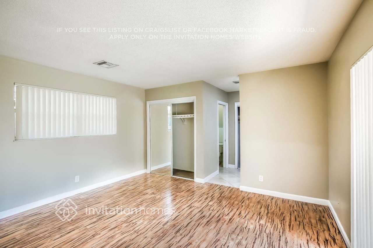 1810 N 47th Ave - Photo 7 of 17