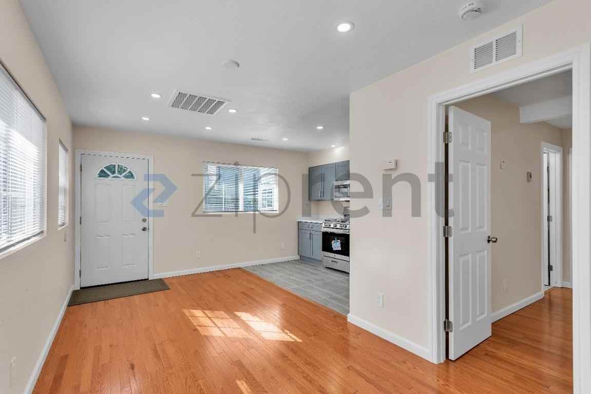 4027 Fullington St - Photo 3 of 14