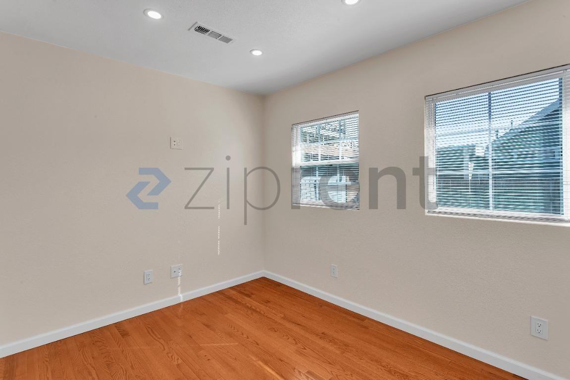 4027 Fullington St - Photo 7 of 14