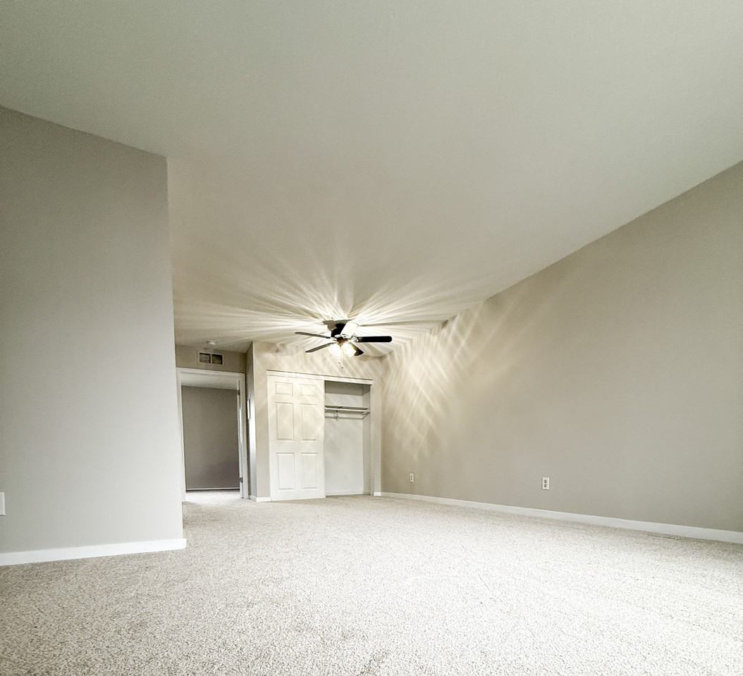2039 Inverway Ct - Photo 3 of 7