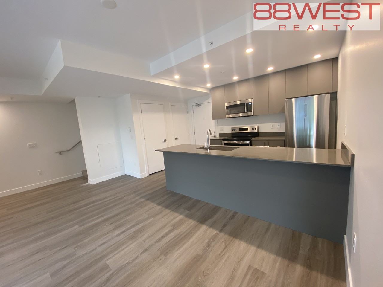 181 6th Street West #TH 4 - Photo 6 of 27