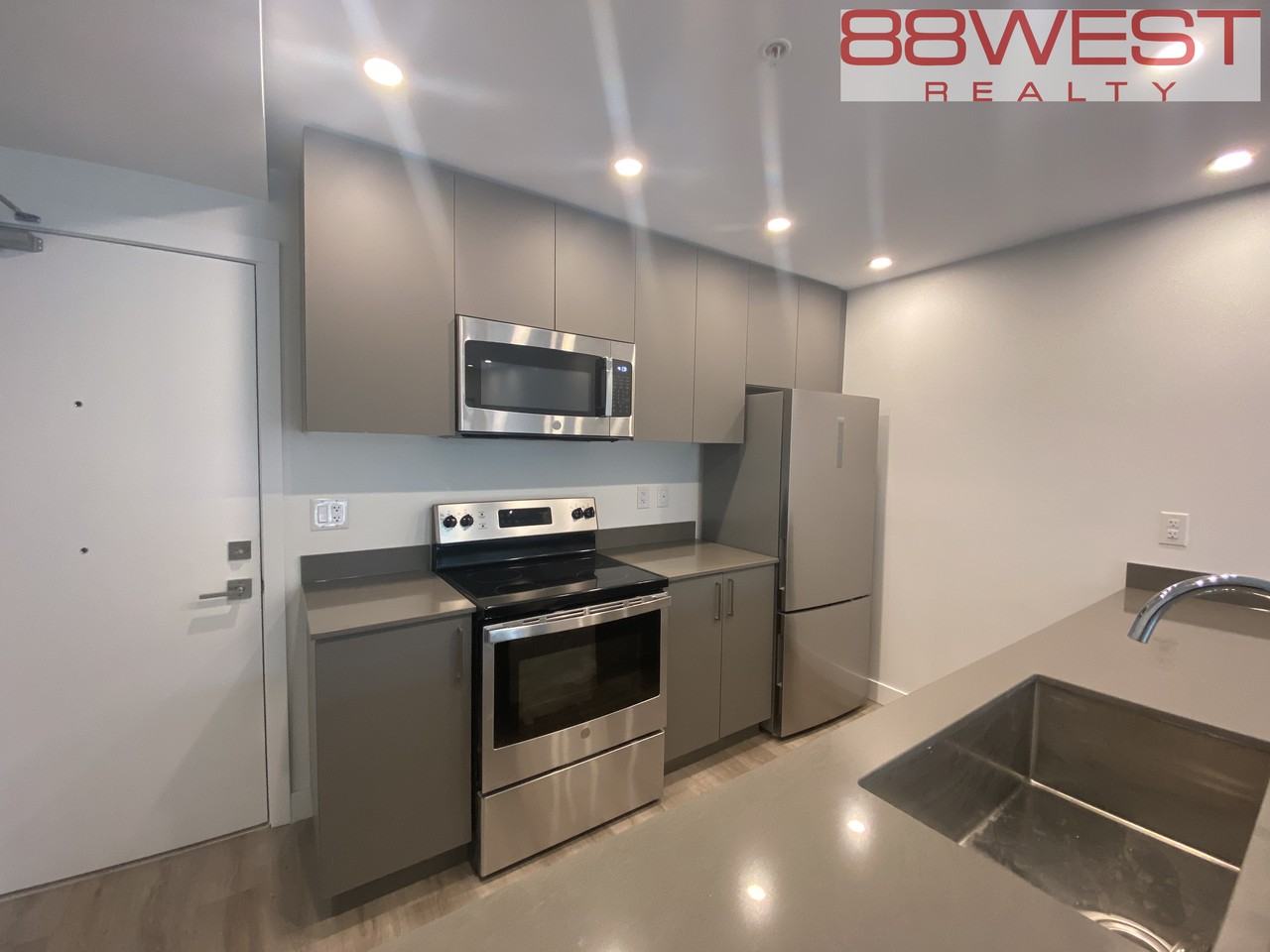 181 6th Street West #TH 4 - Photo 7 of 27