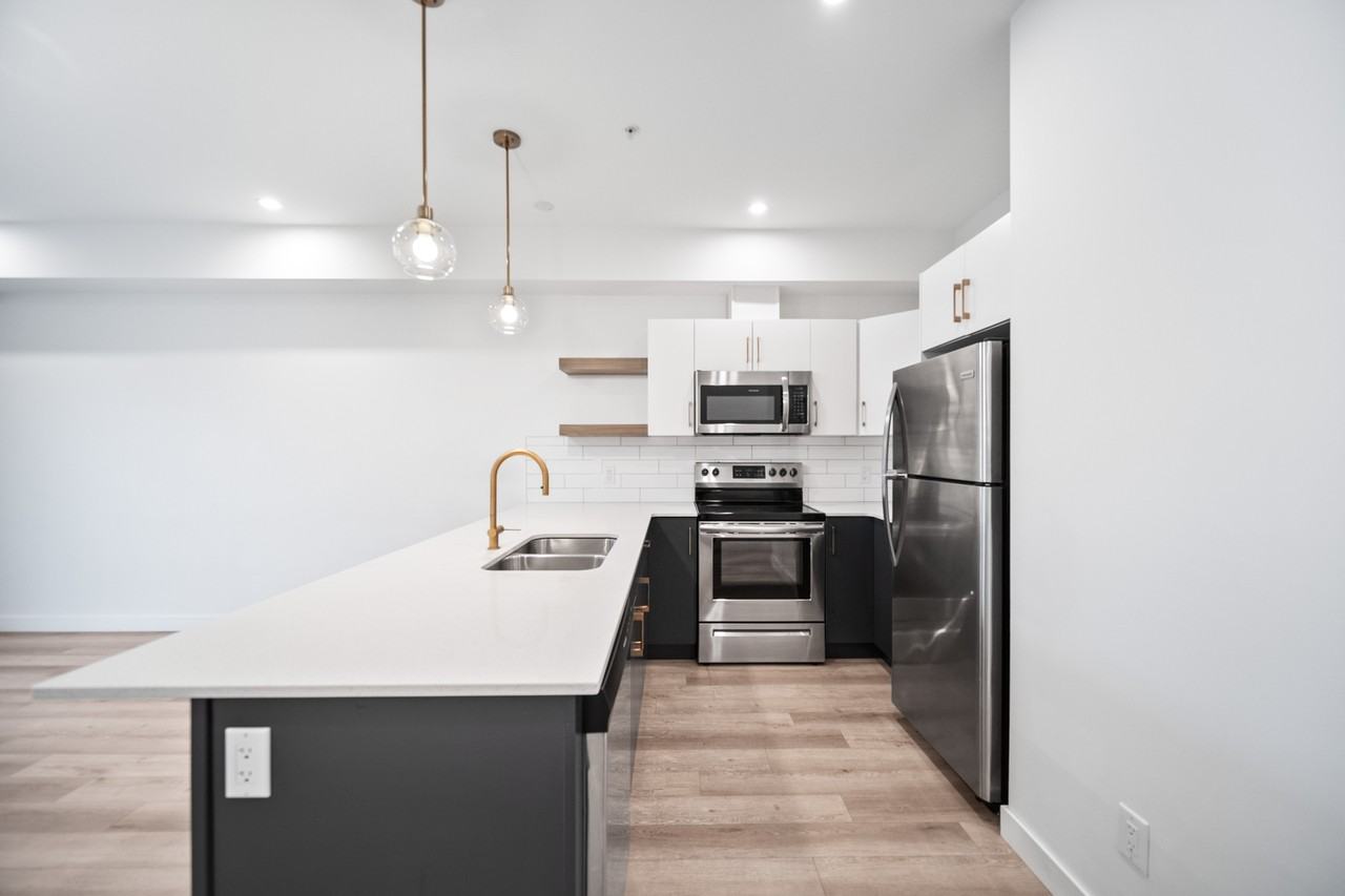 710 Westminster Avenue - Photo 4 of 22