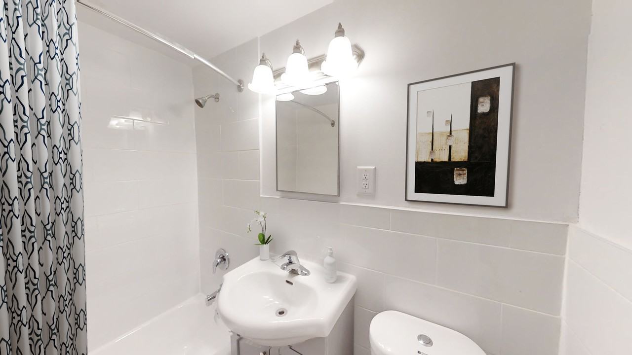 166 Carlton Street - Photo 6 of 11