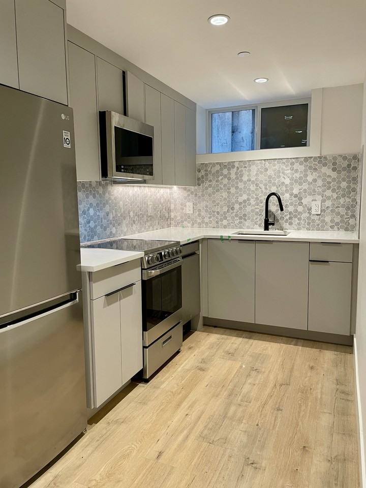 3582 Pender St E - Photo 4 of 5