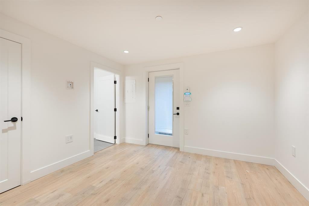 3582 Pender St E - Photo 5 of 5
