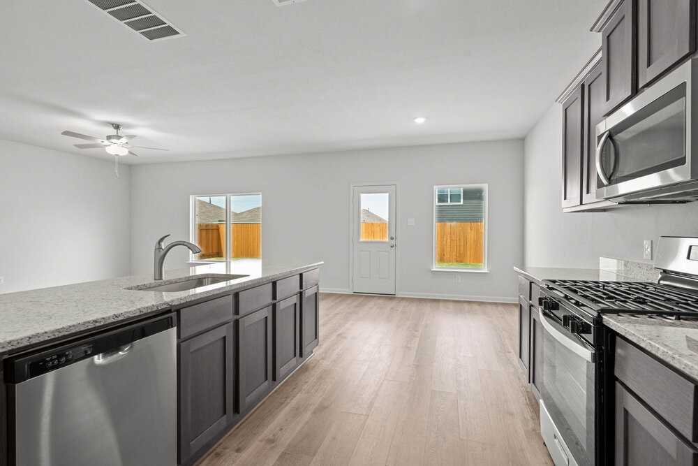1540 Harvester Dr - Photo 6 of 19