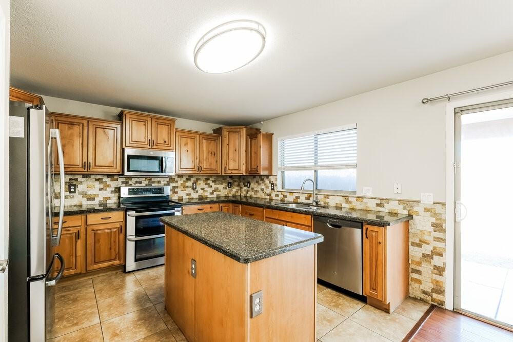 3802 N 104th Ave - Photo 6 of 17