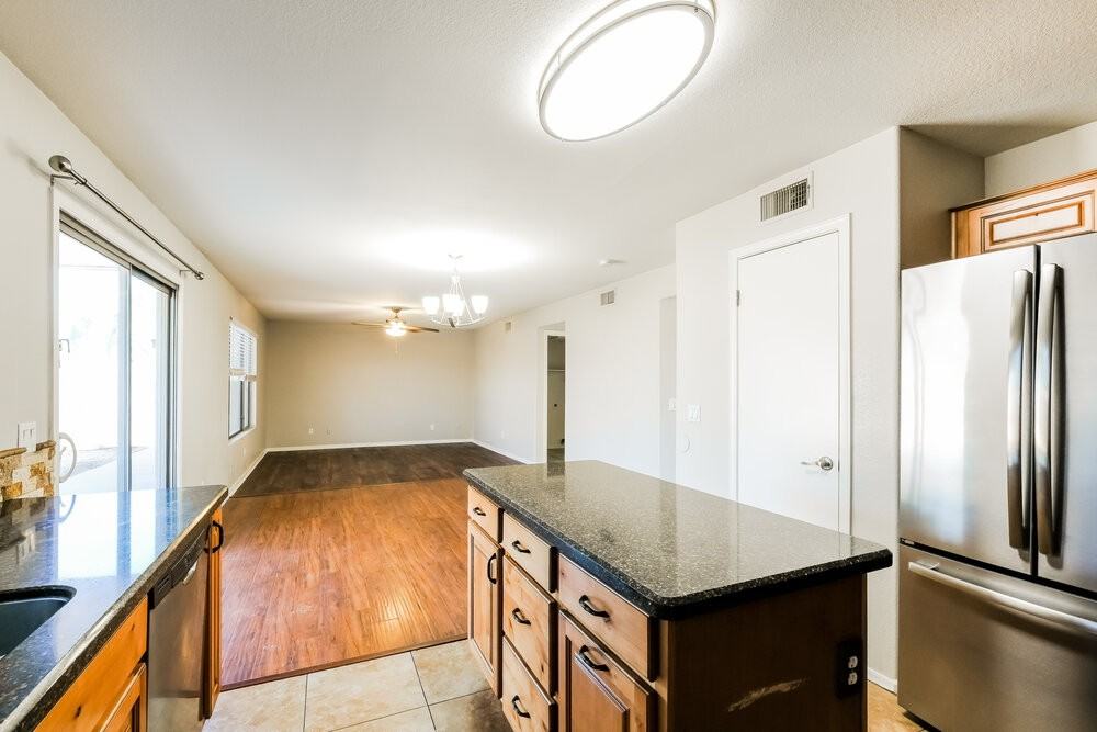 3802 N 104th Ave - Photo 7 of 17