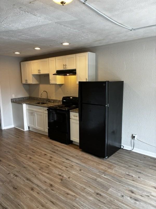 2150 Inwood Ter #8 - Photo 3 of 8