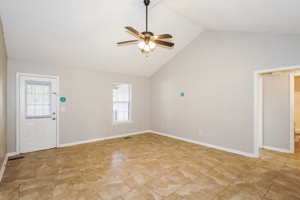 206 Sierra Dr - Photo 3 of 16