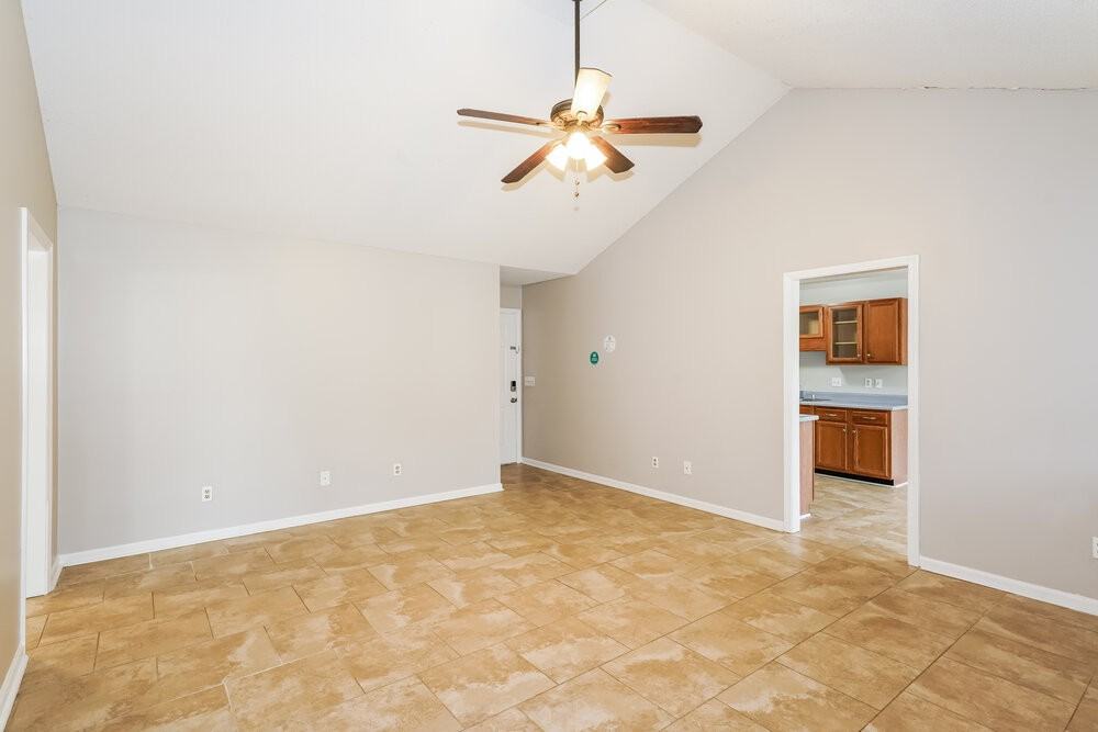 206 Sierra Dr - Photo 4 of 16
