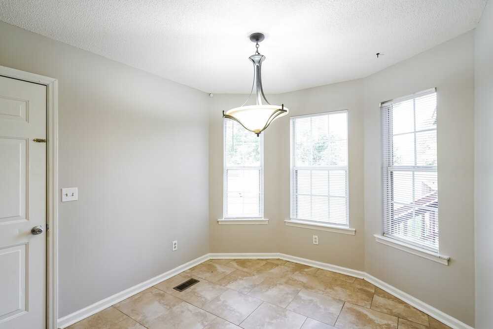 206 Sierra Dr - Photo 5 of 16
