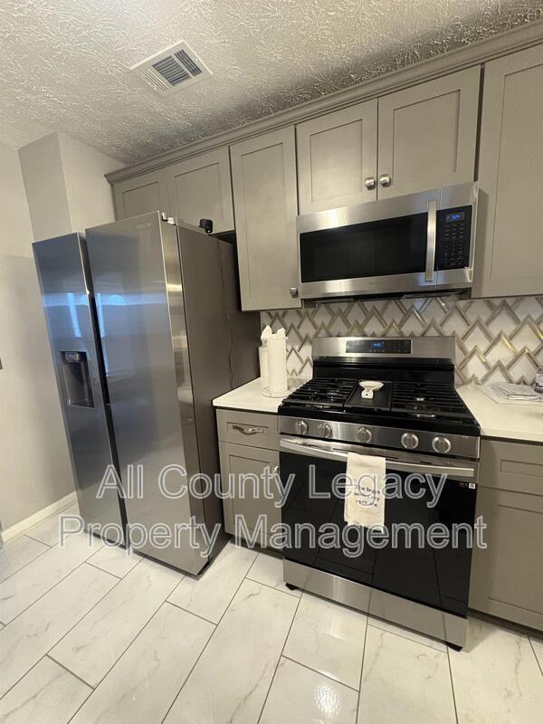 3022 Winding Grove Dr - Photo 2 of 12