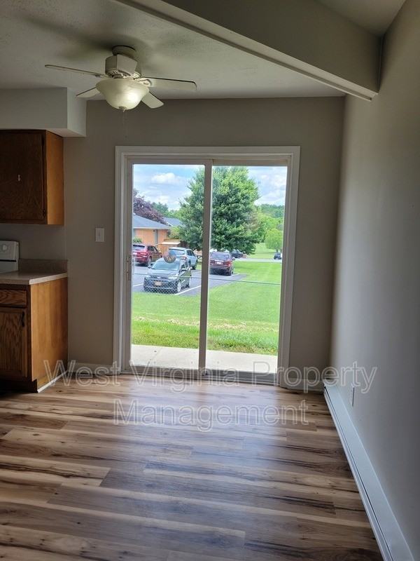 3648 Davis Stuart Rd #8 - Photo 6 of 18