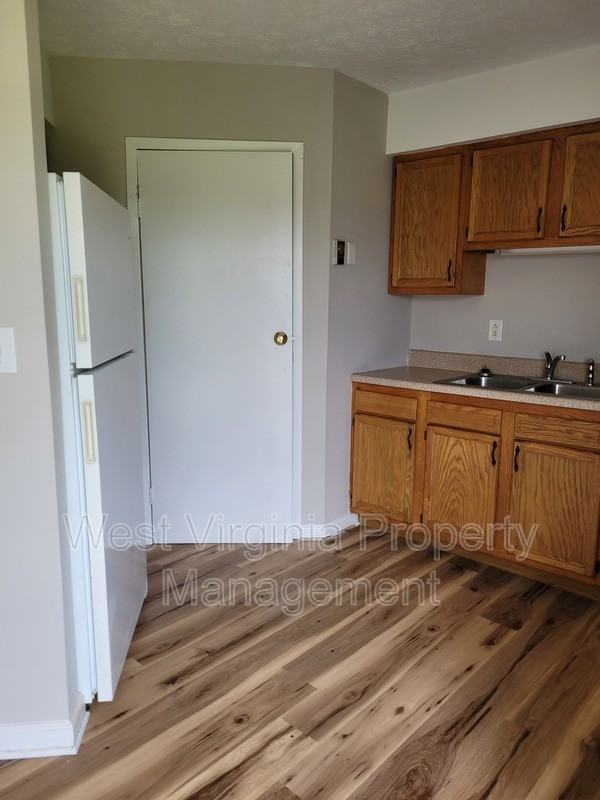 3648 Davis Stuart Rd #8 - Photo 7 of 18