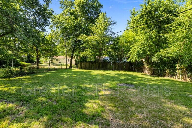 1412 E Pitman Ave - Photo 4 of 27