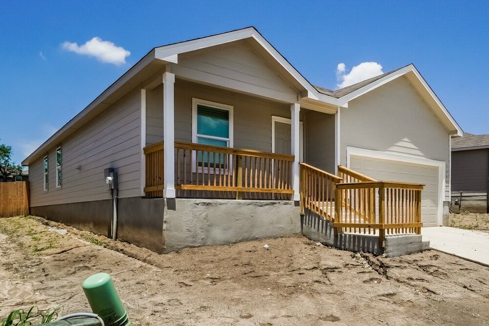 13937 Reservoir Dr - Photo 3 of 16