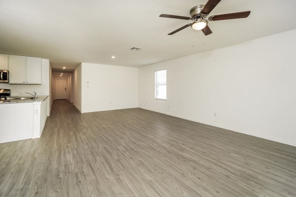 13937 Reservoir Dr - Photo 4 of 16
