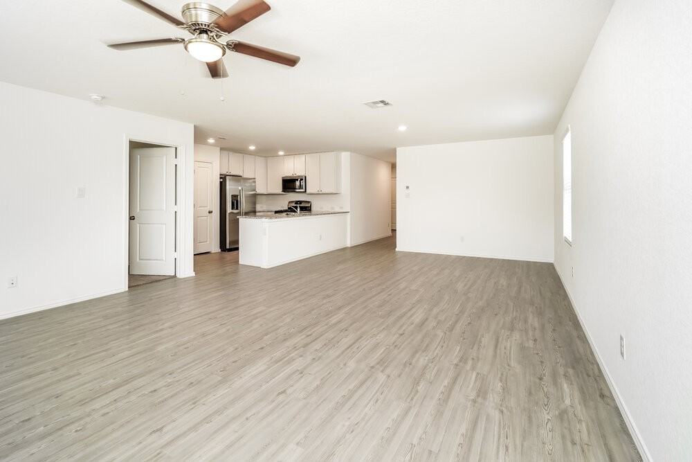 13937 Reservoir Dr - Photo 5 of 16