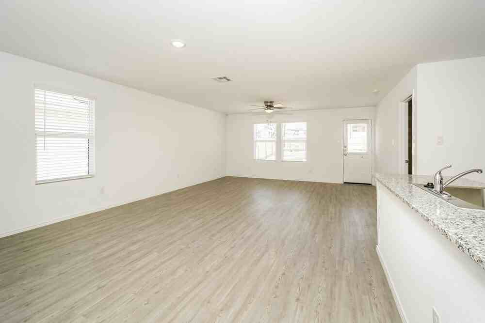 13937 Reservoir Dr - Photo 6 of 16