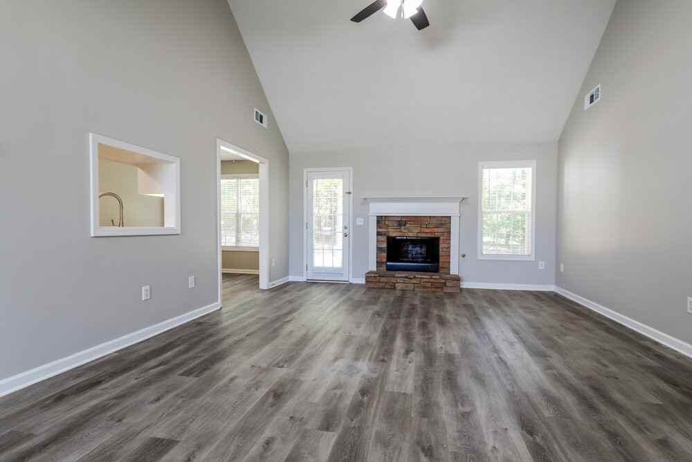663 Stonecrest Dr - Photo 3 of 16