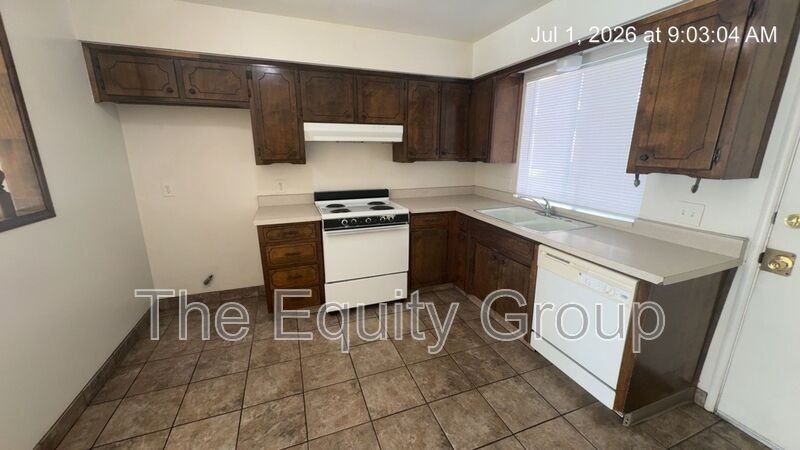 2728 S Sallee Ct - Photo 4 of 14