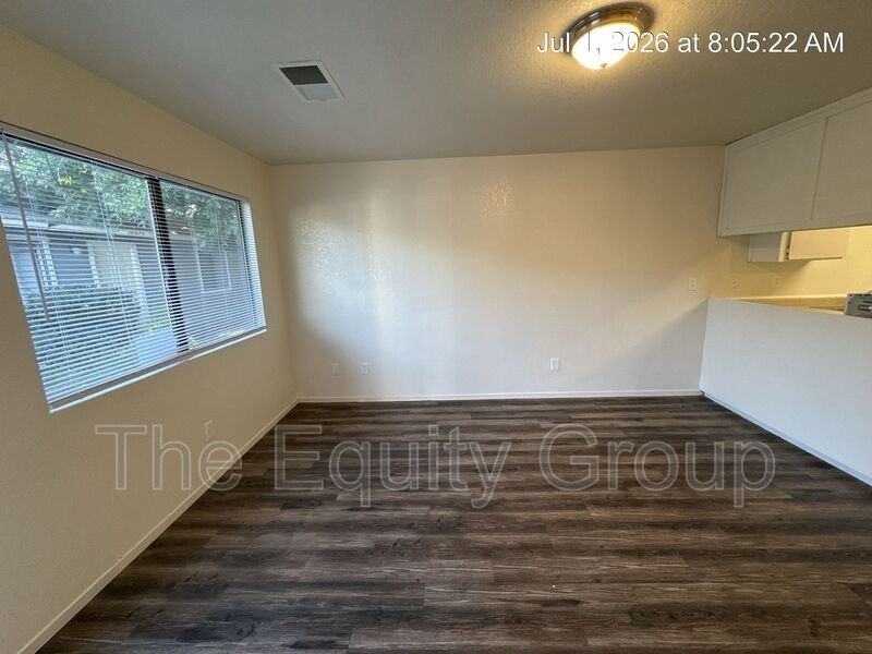 10931 Thompson Dr - Photo 3 of 12