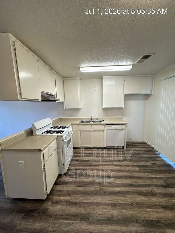 10931 Thompson Dr - Photo 4 of 12