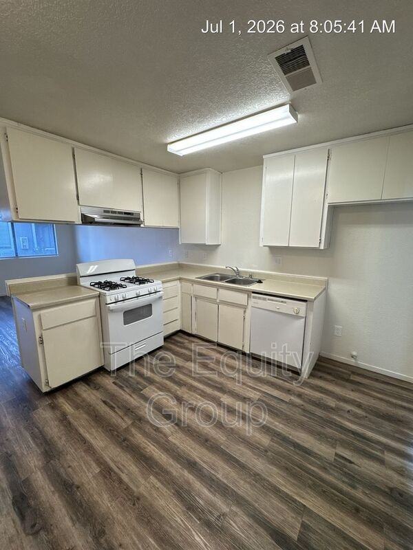 10931 Thompson Dr - Photo 5 of 12