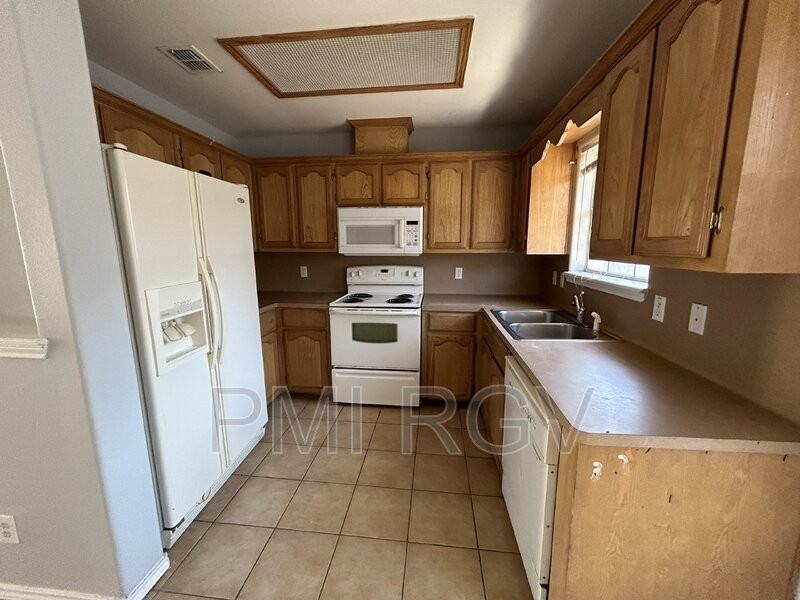 2508 Toledo Ave #3 - Photo 4 of 15