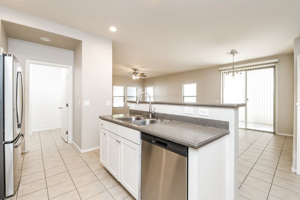 3829 E Kent Ave - Photo 7 of 17