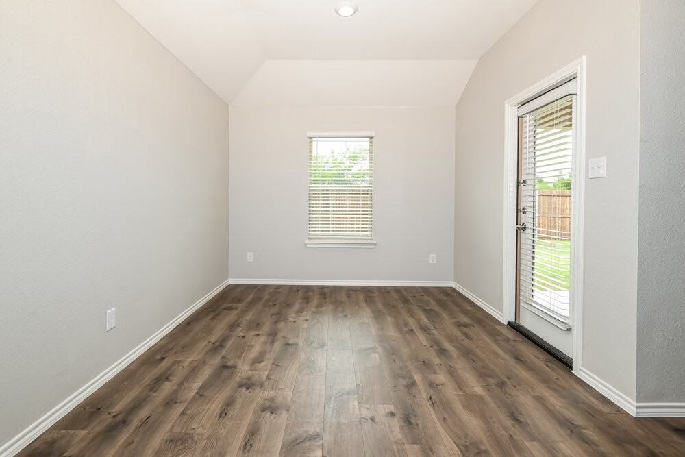 2618 Saldana Dr - Photo 4 of 16