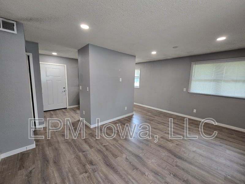 109 Ludland Dr #7 - Photo 4 of 12