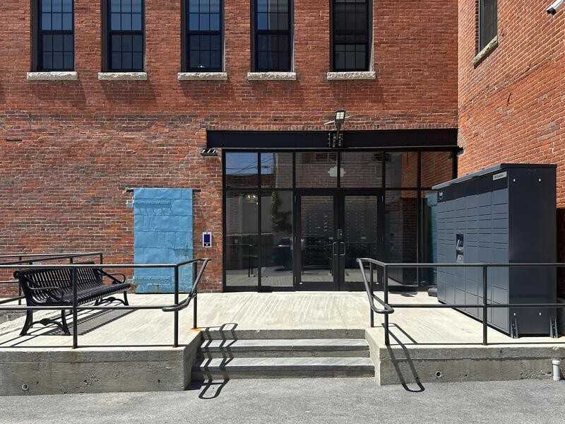 128 Chandler St - Photo 5 of 10